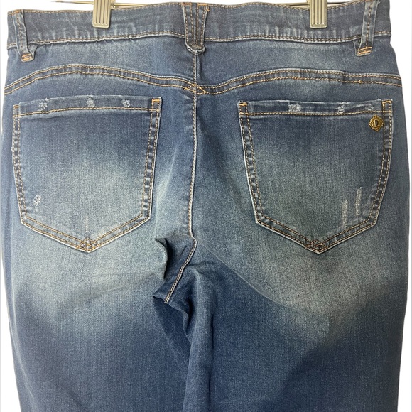 #231 ☑️ Democracy Luxe Touch High Rise Cropped Itty Bitty Flare Jeans - Picture 5 of 10